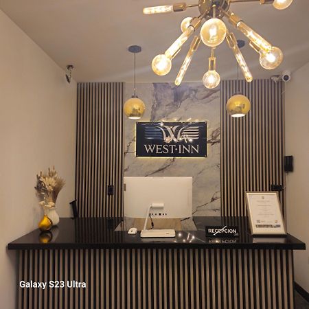 Hotel West Inn Bogota Bagian luar foto