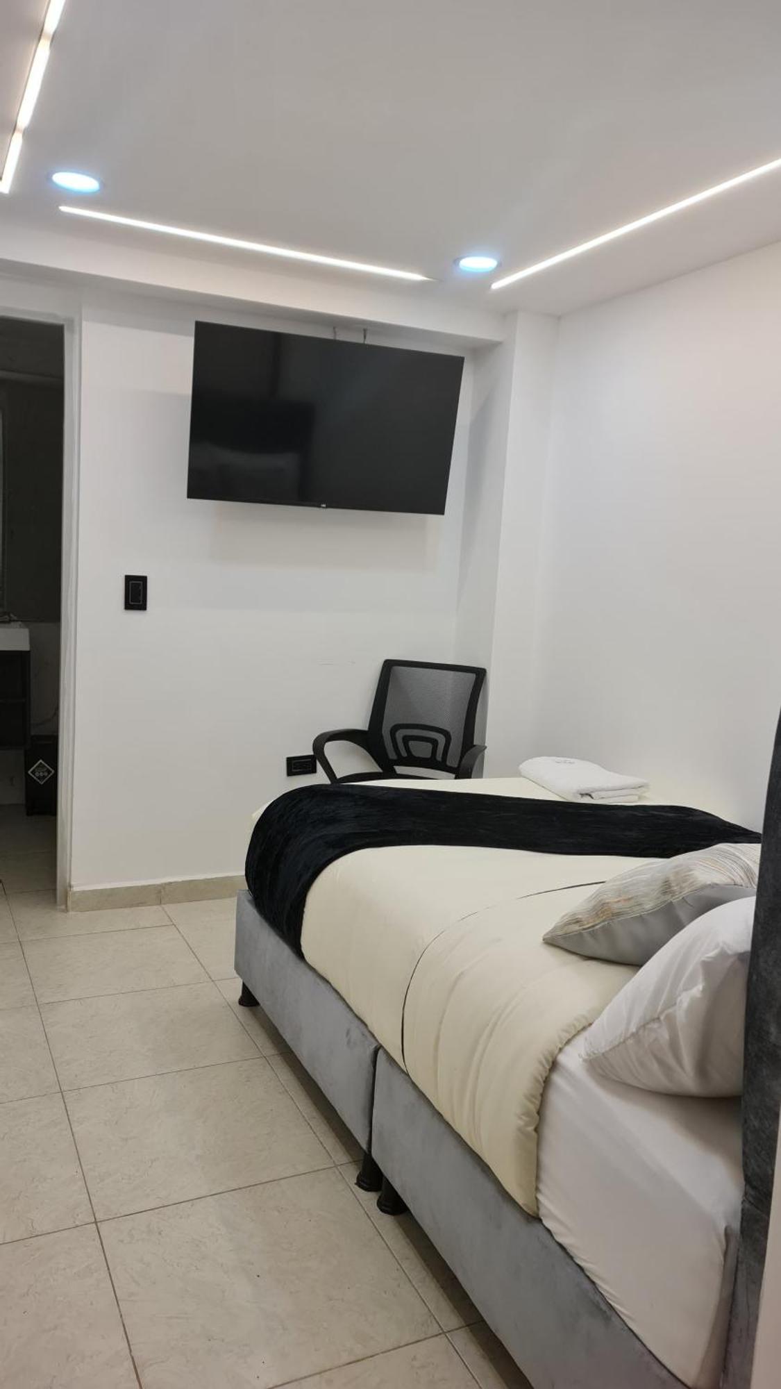Hotel West Inn Bogota Bagian luar foto