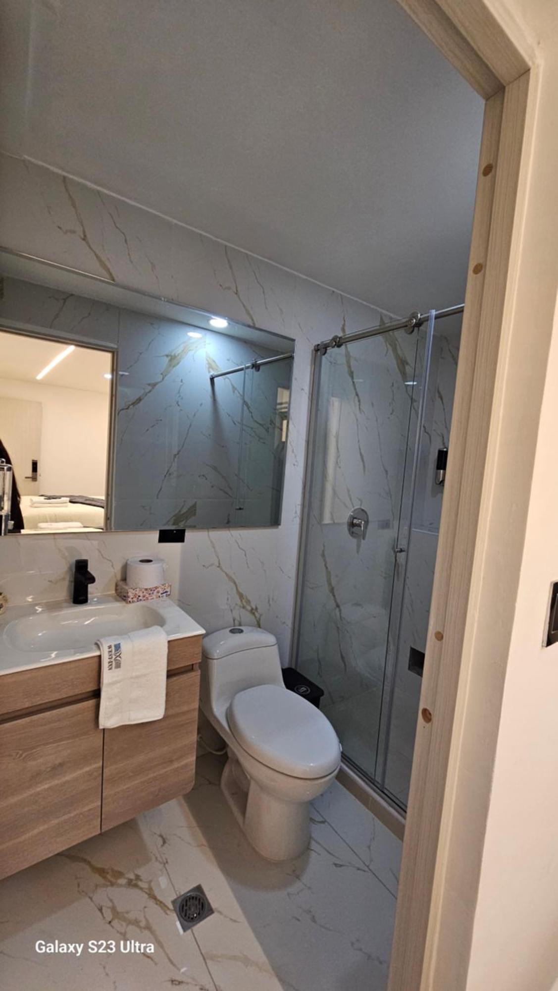 Hotel West Inn Bogota Bagian luar foto