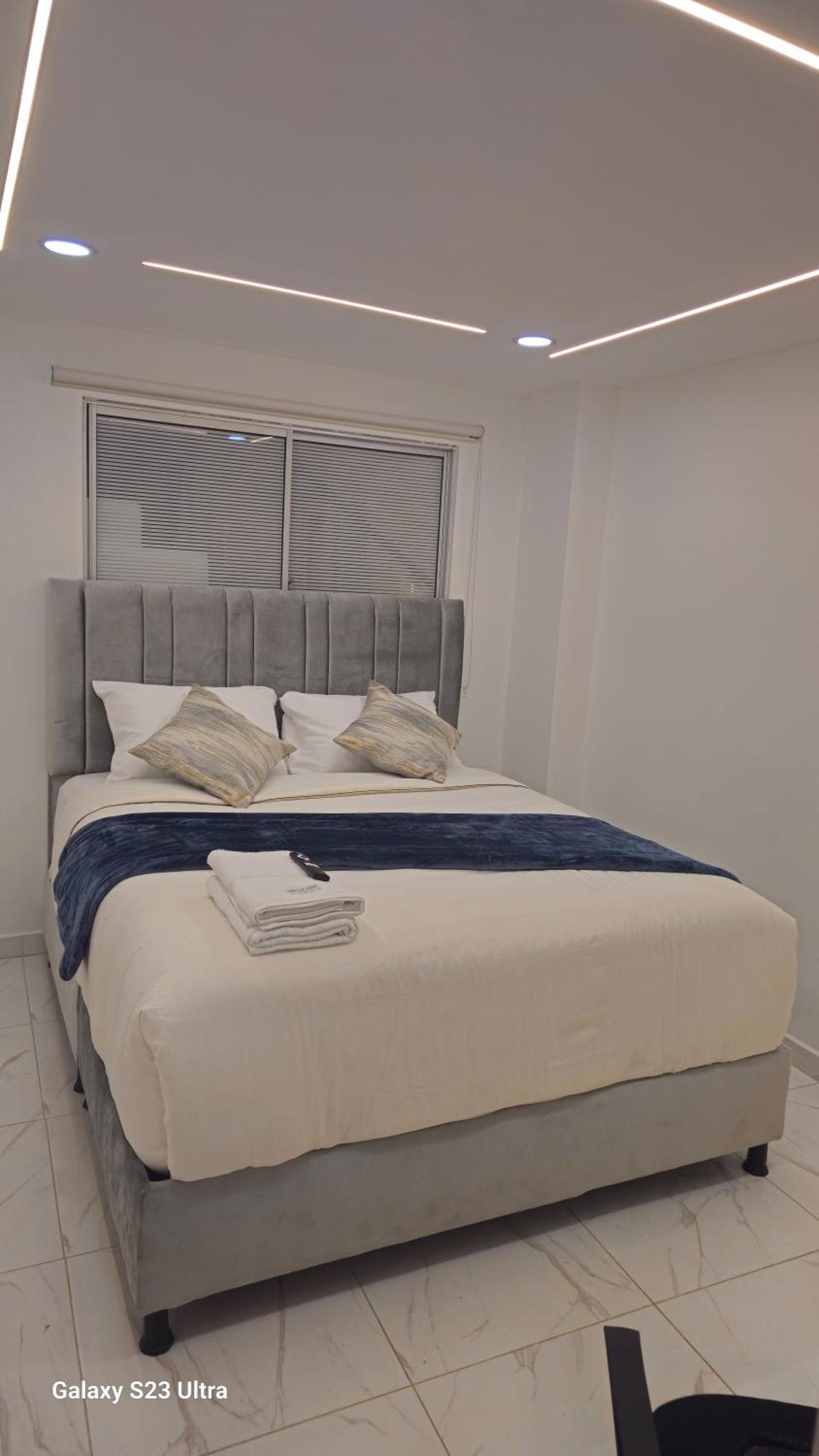 Hotel West Inn Bogota Bagian luar foto