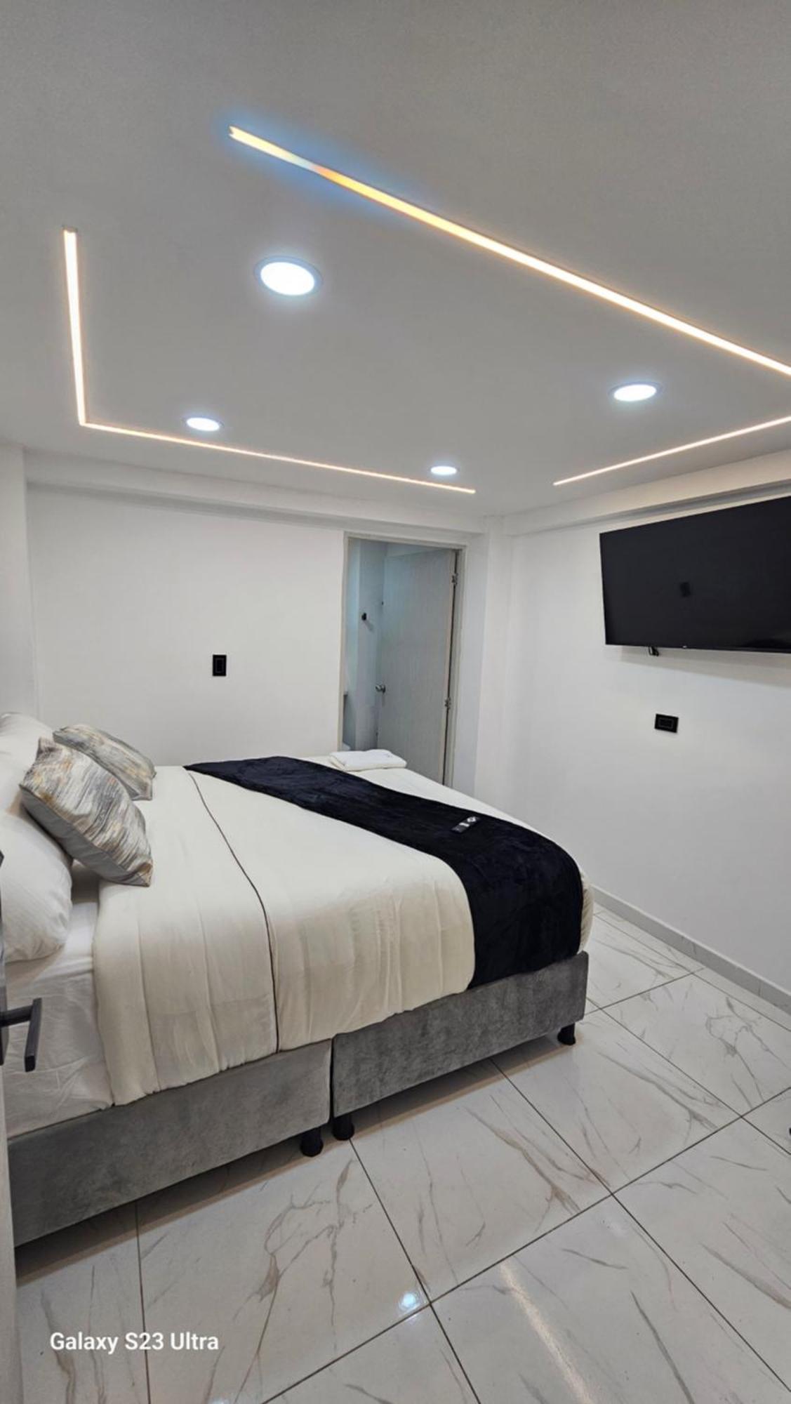 Hotel West Inn Bogota Bagian luar foto