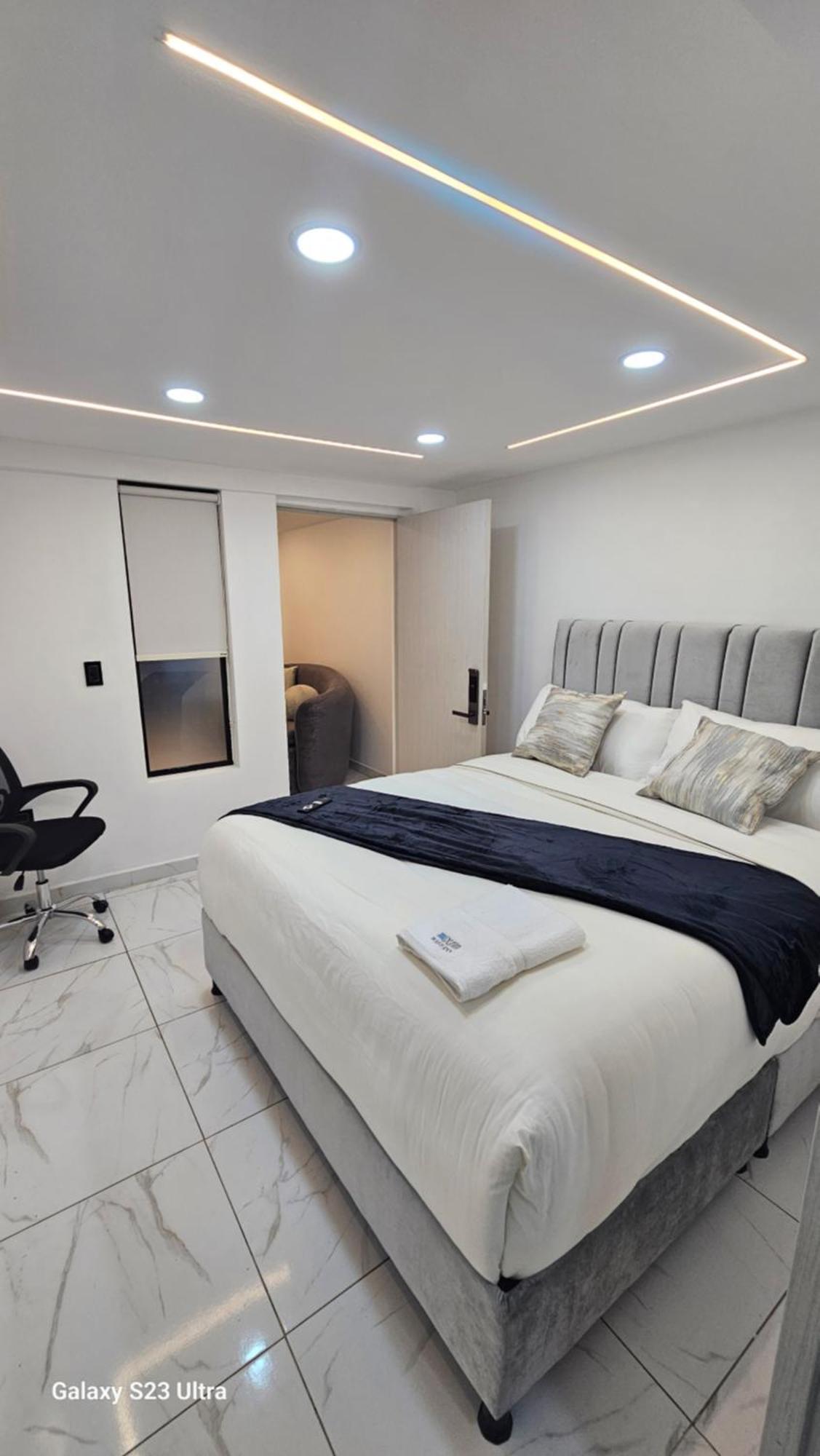 Hotel West Inn Bogota Bagian luar foto