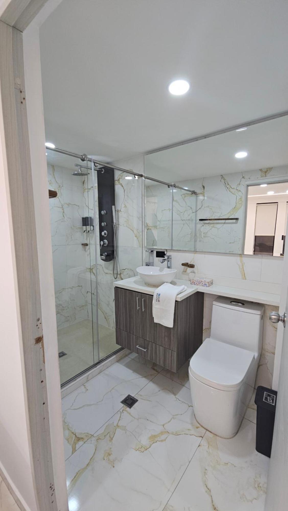 Hotel West Inn Bogota Bagian luar foto