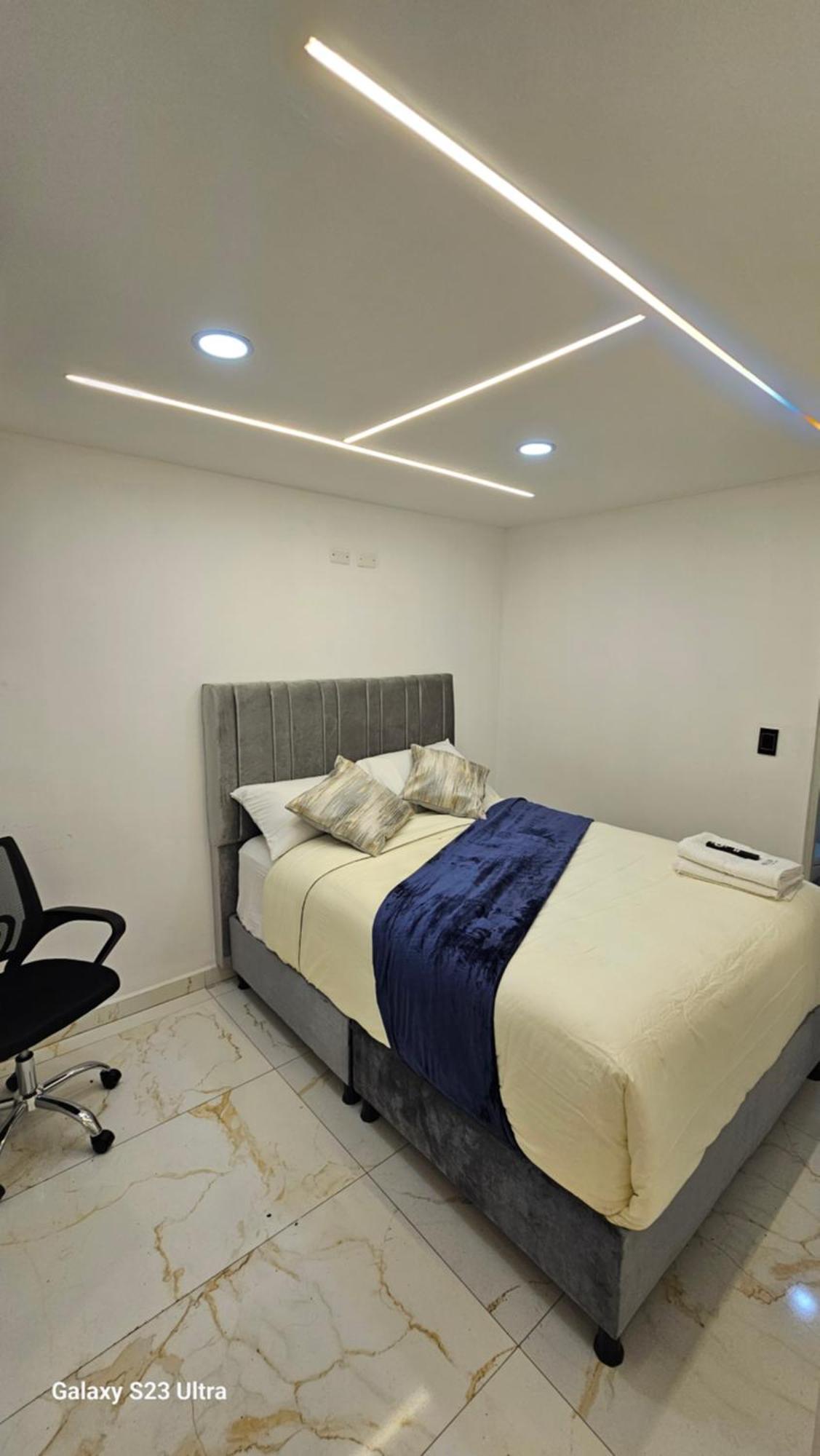 Hotel West Inn Bogota Bagian luar foto