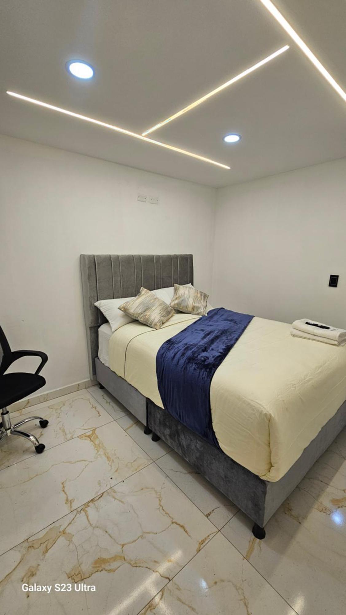 Hotel West Inn Bogota Bagian luar foto