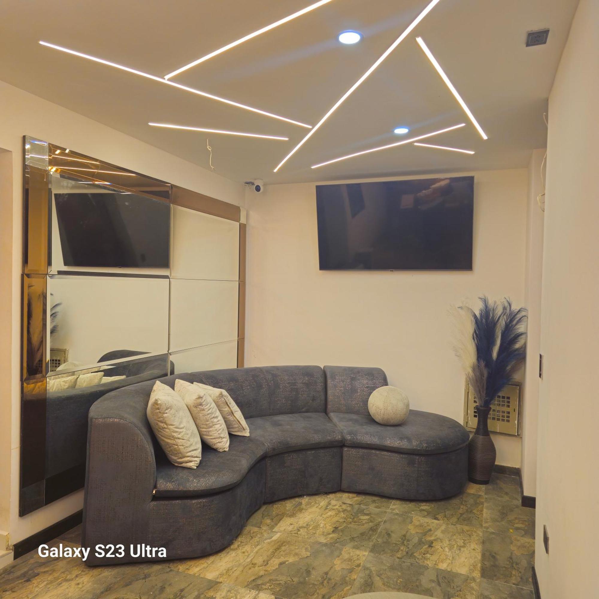 Hotel West Inn Bogota Bagian luar foto